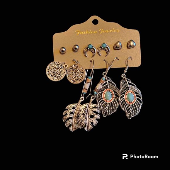 Jewelry - 6 pairs of NEW earrings